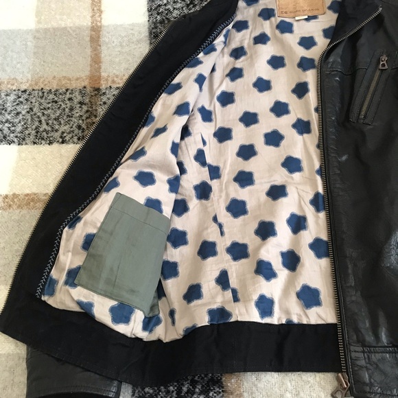 Luxurious Hugo Boss Black real leather jacket. - Picture 10 of 16